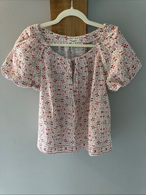 MAX STUDIO White Cotton Puff-Sleeve Top with Red Floral Print. NWTs